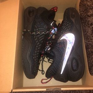 Nike Cosmic Unity-Basketball Sneaker